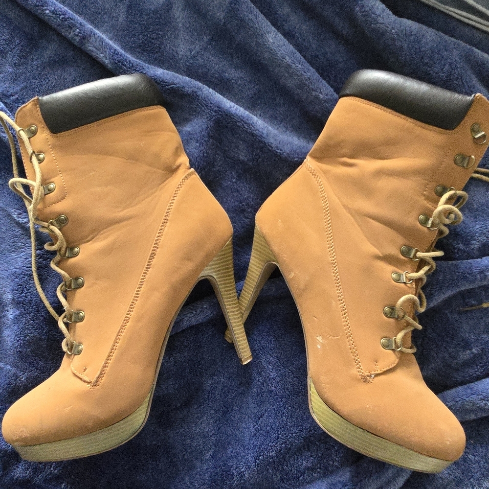 Size 11 women's Shoedazzle Daylene Platform Hiker Bootie
